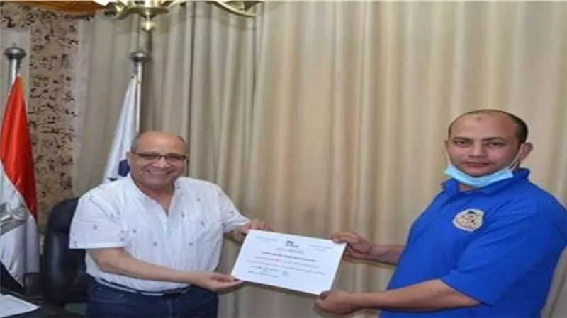 السكة الحديد تصرف 300 جنية لسائق قطار النوم ومعاونه لتفاديهما الاصطدام بجرار زراعي في أسوان