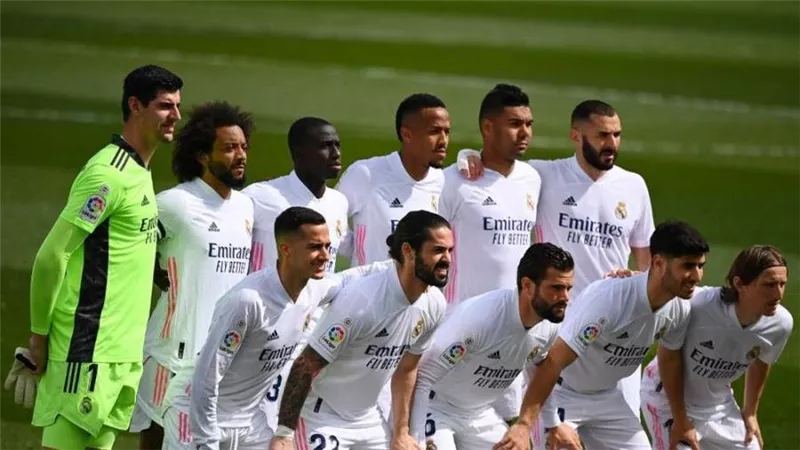 زيدان يُعلن تشكيل ريال مدريد لمواجهة أوساسونا في الليجا