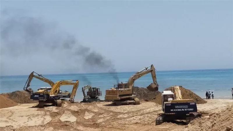 بالصور | لخدمة التجارة بين الشرق والغرب.. الوزير يتفقد أعمال تطوير ميناء السخنة