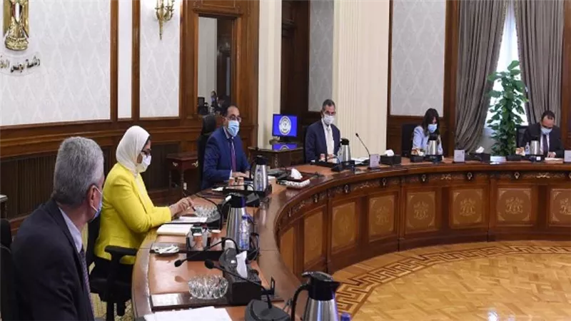 بالصور | الصحة: البدء في تطعيم العاملين في المجمعات الصناعية وأصحاب المعاشات والسجناء