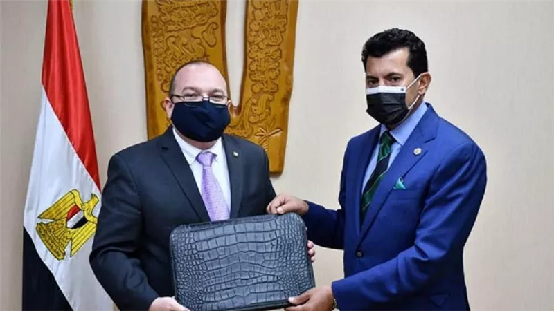 بالصور | وزير الرياضة يبحث مع وفد 