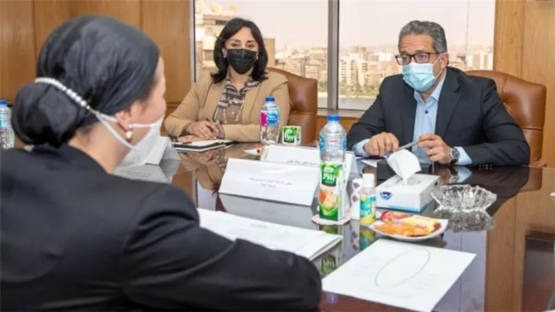 بالصور | وزيرا الآثار والبيئة يتفقان على دعم الترويج لـ 