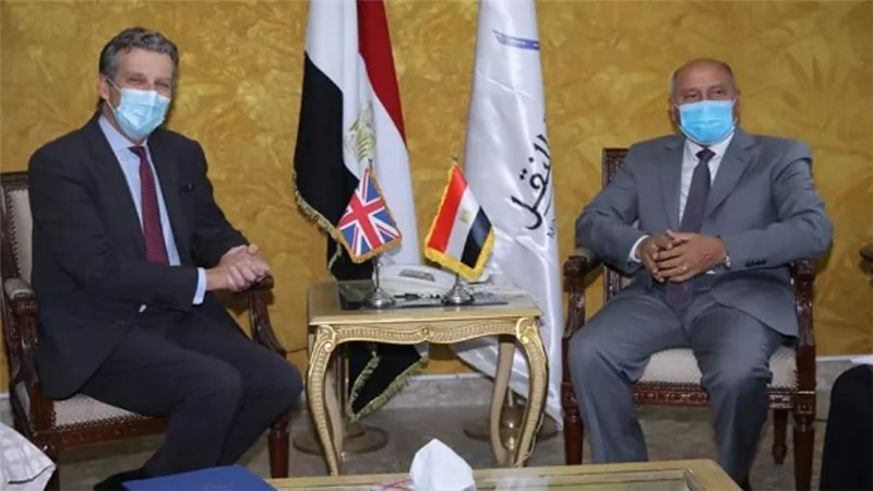 بالصور | الوزير يبحث مع السفير البريطاني توريد أول قطارين للمونوريل