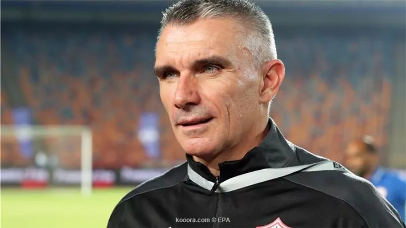 لهذا السبب.. كارتيرون يستدعي ثلاثي شباب الزمالك