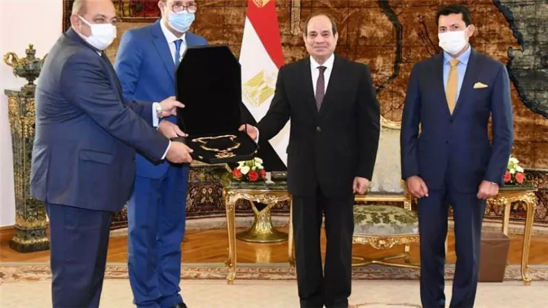 عاجل.. الرئيس السيسى يتسلم وسام الاستحقاق الخاص من اللجنة الأولمبية الأفريقية