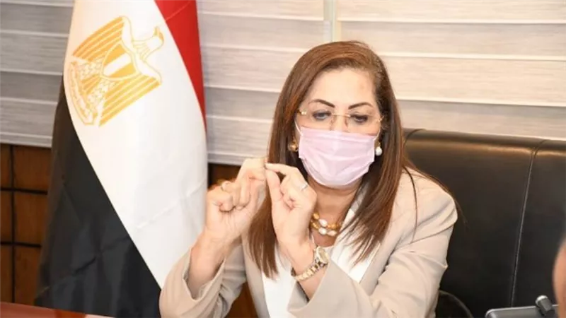 بالصور | وزيرة التخطيط تناقش مع 