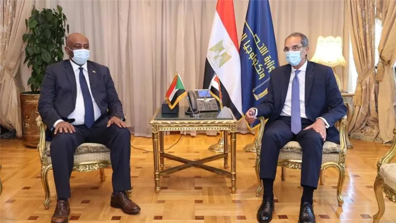 عمرو طلعت: تنفيذ مشروعات مشتركة لدعم التعاون في مجال الاتصالات وتكنولوجيا المعلومات بين مصر والسودان