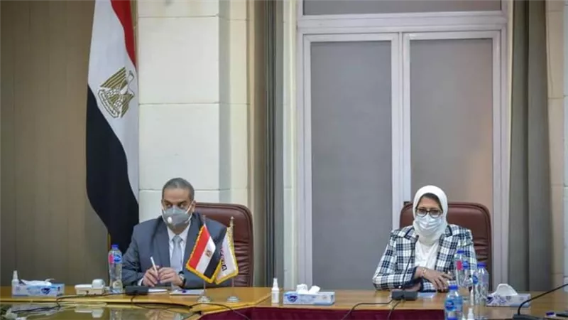 وزيرة الصحة توجه بمضاعفة الحوافز المادية للعاملين المشاركين في عملية تصنيع اللقاحات بـ 