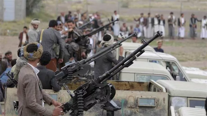 صاروخ حوثي يتسبب في مقتل 17 يمني ووفد عماني  لإجراء محادثات مع المتمردين