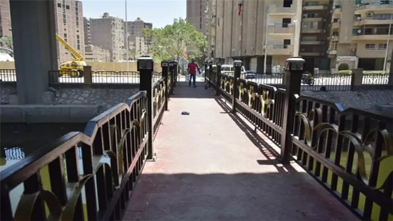 بالصور | محافظ الجيزة يحدد موعد انتهاء كباري المشاة بجسر ترعة المريوطية
