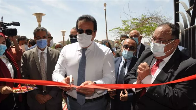 بالصور.. وزير التعليم العالى يتفقد لجان امتحانات نهاية العام الدراسى ويفتتح مركز الاختبارات الإلكترونية بجامعة حلوان
