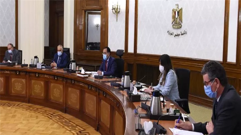 بالصور | مدبولى يؤكد أهمية توطين صناعة الأغشية الخاصة بتحلية مياه البحر
