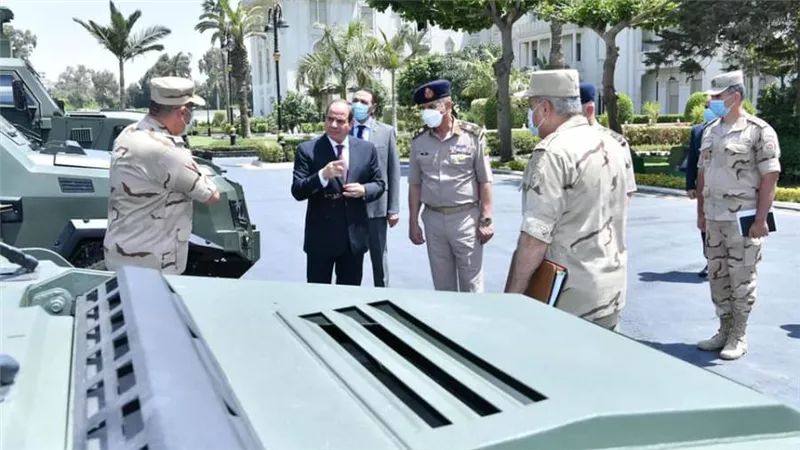 بالصور.. الرئيس السيسي يناقش خطة رفع كفاءة القوات المسلحة.. وتطورات مبادرة 