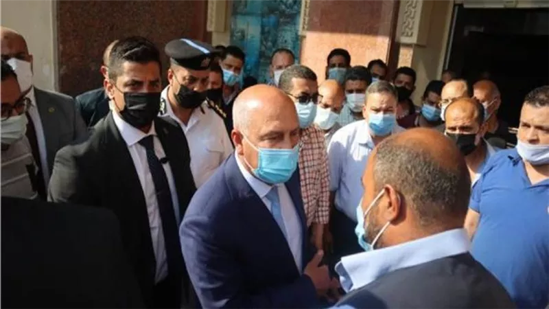 خلال جولة تفقدية مفاجئة .. وزير النقل: عقوبات مغلظة للعاملين «المتخاذلين» بالسكة الحديد 