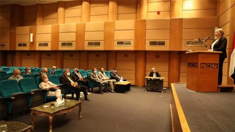 بالصور | وزيرة البيئة تستعرض جهود مصر في مواجهة آثار تغير المناخ 