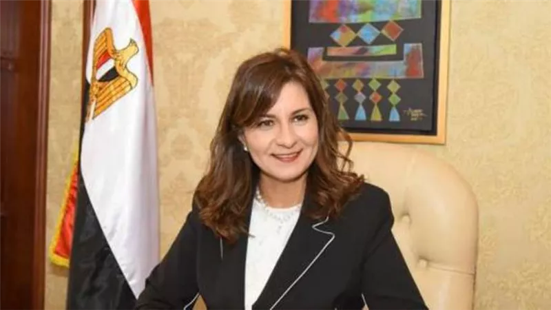 نبيلة مكرم تطمئن العالقين بالإمارات بإجراءات جديدة  لتيسير عودتهم