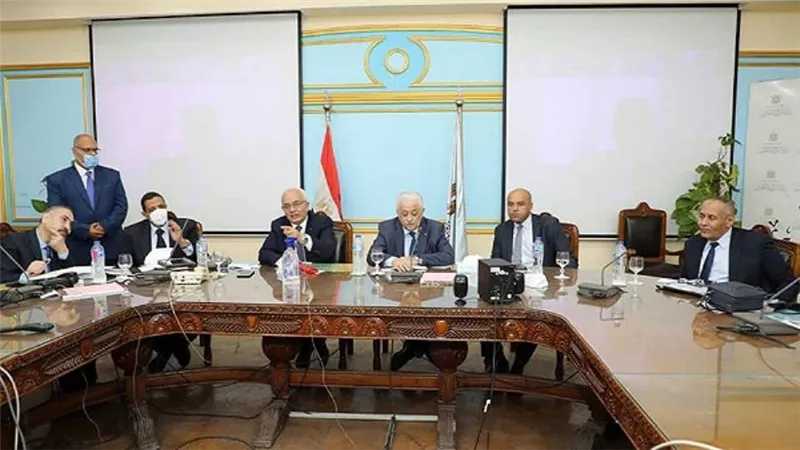 بالصور | وزير التعليم يتابع سير عمليات امتحانات الثانوية العامة من غرفة عمليات الوزارة 