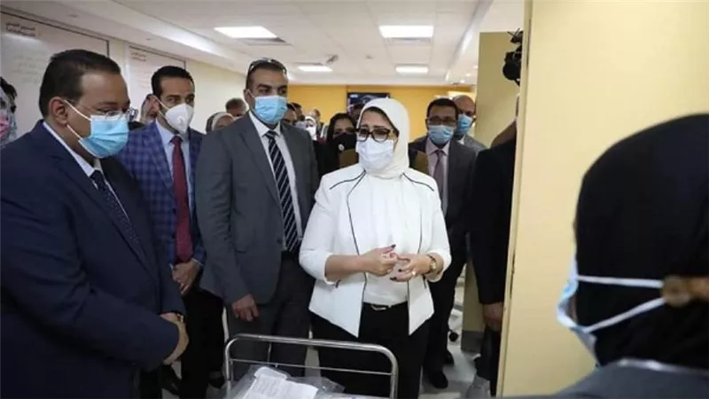 بالصور | وزيرة الصحة تتفقد مركز تجميع البلازما في العباسية
