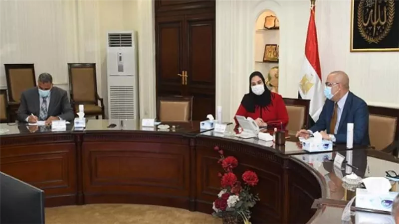 بالصور | وزيرا الإسكان والتضامن يبحثان تشغيل الحضانات والمنشآت الاجتماعية بالمدن الجديدة