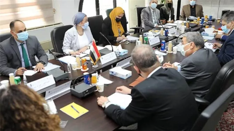بالصور | وزيرة البيئة ومحافظ المنيا يناقشان الخطة التنفيذية لمشروع إدارة المخلفات الصلبة