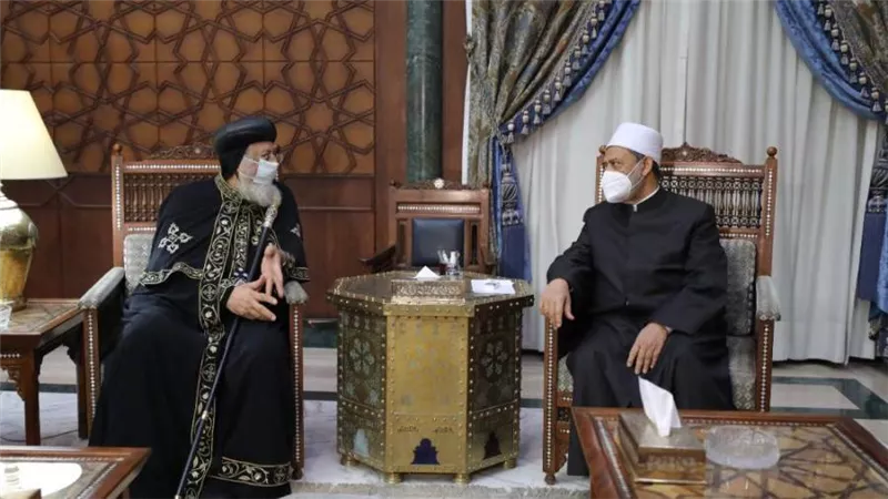 شيخ الأزهر والبابا تواضروس يوجهان بإطلاق حملات لمواجهة التغريب والانسلاخ من الهوية العربية