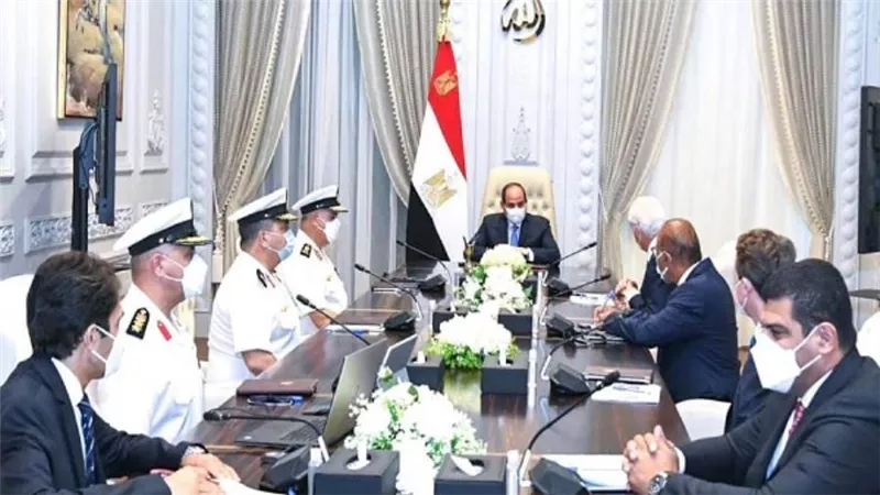 الرئيس السيسي يبحث مع مجموعة 
