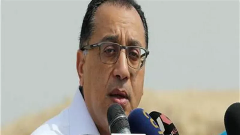 رئيس الوزراء يتابع أعمال تطوير الساحة المحيطة بمسجد عمرو بن العاص