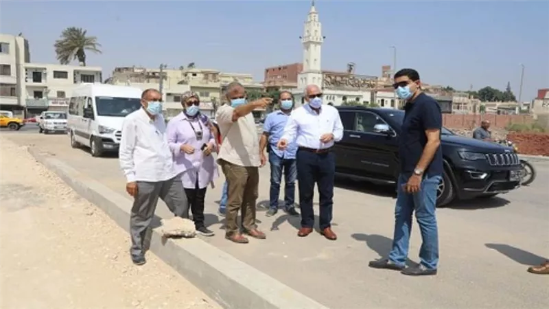 بالصور | محافظ الجيزة يتفقد أعمال رصف شارع الأربعين