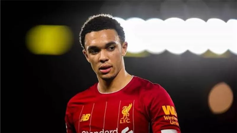 ليفربول يعلن تجديد عقد أرنولد رسميًّا