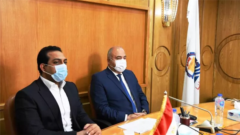 محافظ قنا يعقد إجتماعا عاجلا لحل مشكلة انقطاع مياة الشرب في بعض المناطق  