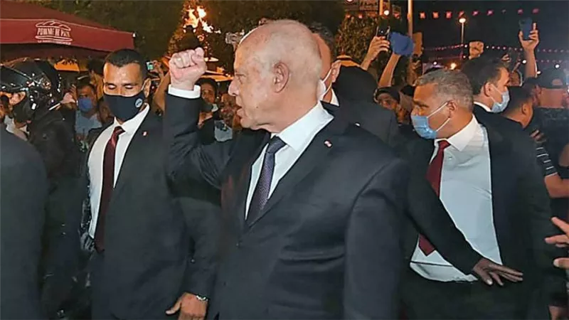 سقطت الأقنعة.. كيف ستتم محاكمة الفاسدين في تونس؟