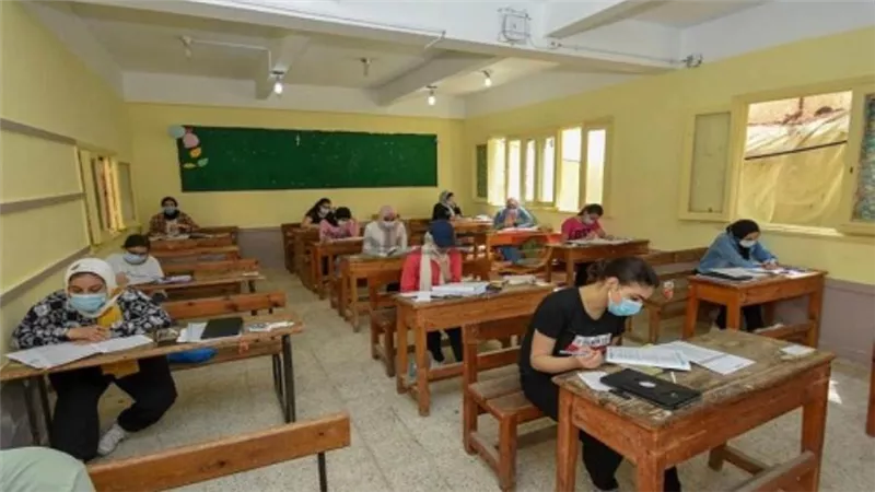 الثانوية العامة 2021 | بينهم حيازة سماعة بلوتوث.. ضبط 3 حالات غش بامتحان الديناميكا