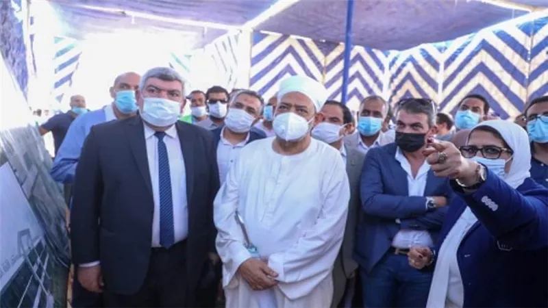 بالصور | وزيرة الصحة تلتقي الإمام الأكبر بمدينة القرنة