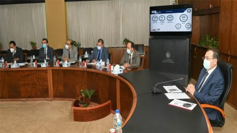 بالصور | وزير البترول يتابع تقدم تنفيذ برنامج التوسع في محطات الغاز الطبيعي للسيارات