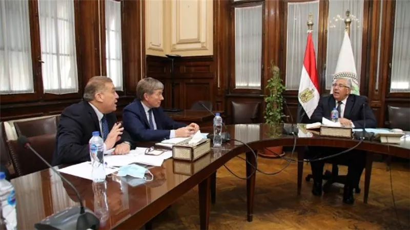 بالصور | وزير الزراعة: الدولة تتبنى خطة طموحة للتوسع في توفير الأمصال واللقاحات البيطرية