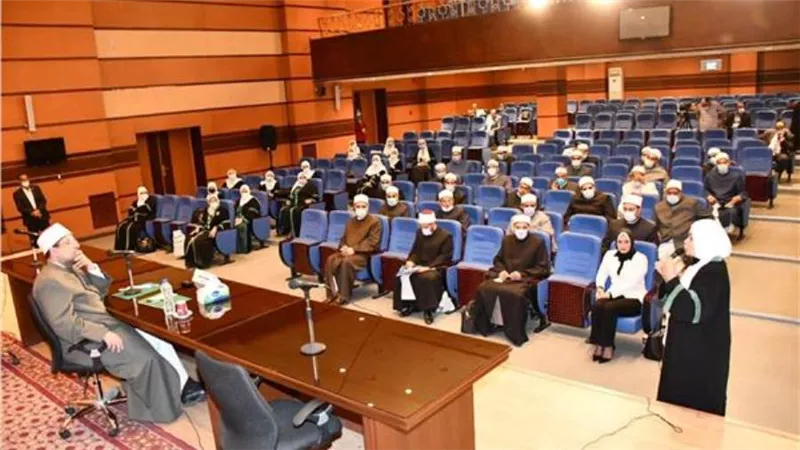 تفاصيل لقاء وزير الاوقاف مع عددًا من الأئمة المتميزين والواعظات المتميزات 