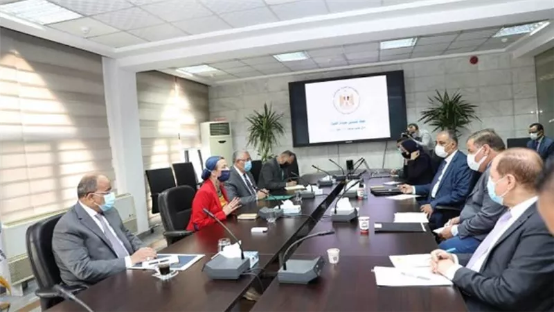 بالصور | طوارئ في 3 وزارات لبحث خطة مجابهة نوبات تلوث الهواء الحادة لعام 2021