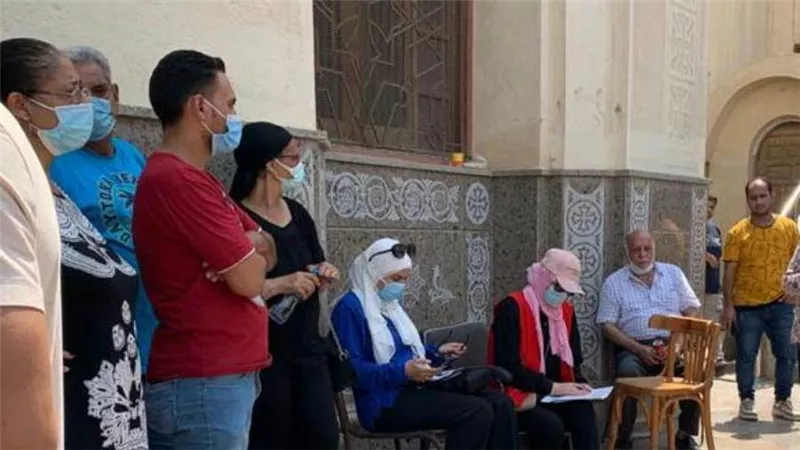 إقبال كبير على مراكز تلقي لقاحات كورونا (صور)
