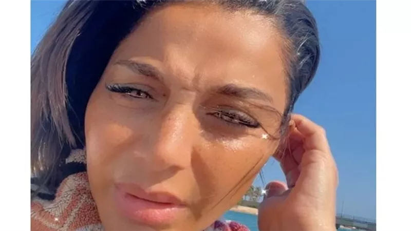 أول تعليق من بسمة وهبة بعد نجاتها من حريق مركبها في الساحل (فيديو)