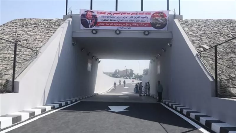 بالصور | وزير النقل يشهد بدء تشغيل نفق السيارات بـ