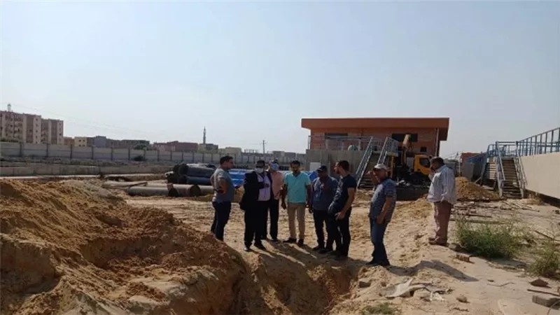 بالصور | توريد وتركيب المهمات الكهربائية بمحطة الصرف الرئيسية بـ