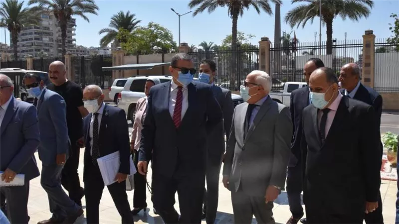 بالصور محافظ بورسعيد يستقبل وزير القوي العاملة بديوان عام المحافظة