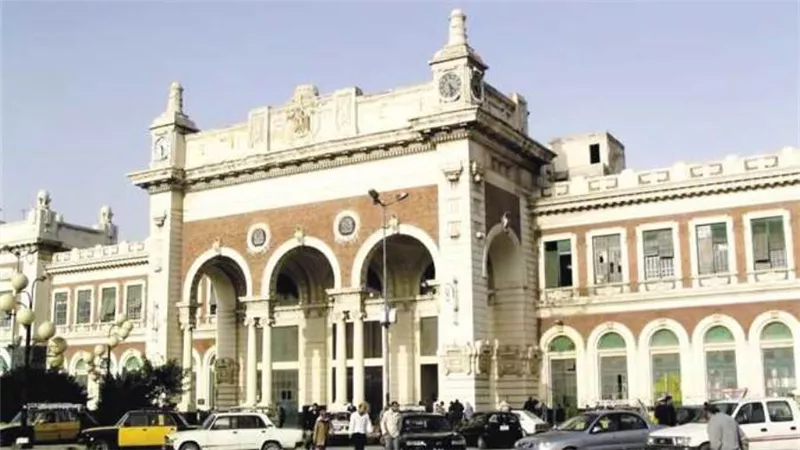 مدبولي يكلف بدهان جميع واجهات المباني المحيطة بميدان محطة مصر بالإسكندرية