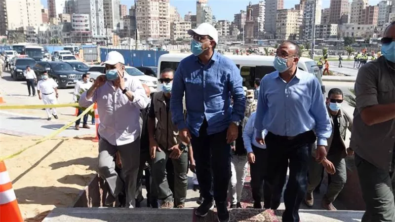 مدبولي يكلف بدهان جميع واجهات المباني المحيطة بميدان محطة مصر بالإسكندرية