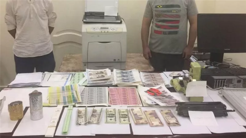 ضبط طالب بالمرج أنشأ صفحتين لتجارة العملات المزورة