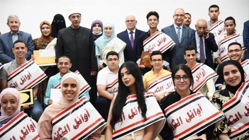 محافظ بورسعيد يكرم اوائل الثانوية العامة والازهرية