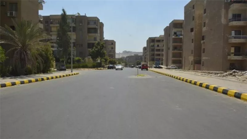 بالصور | بتكلفة 25 مليون جنيه.. محافظ الجيزة يتابع نسب تنفيذ الرصف والتطوير بطريق التجنيد 