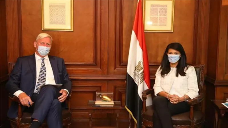 وزيرة التعاون الدولي تبحث مع السفير الهولندي بالقاهرة العلاقات الاقتصادية المشتركة