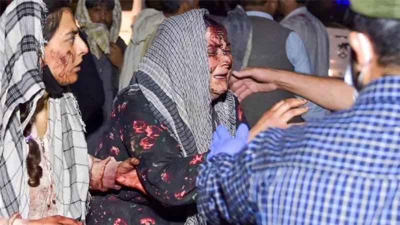 الحصيلة تتجاوز 170 قتيلا .. تفاصيل الهجوم مطار كابل