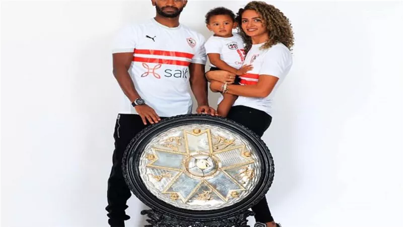 شيكابالا يتحدى مجاهد ويحتفل بدرع الدوري مع عائلته 